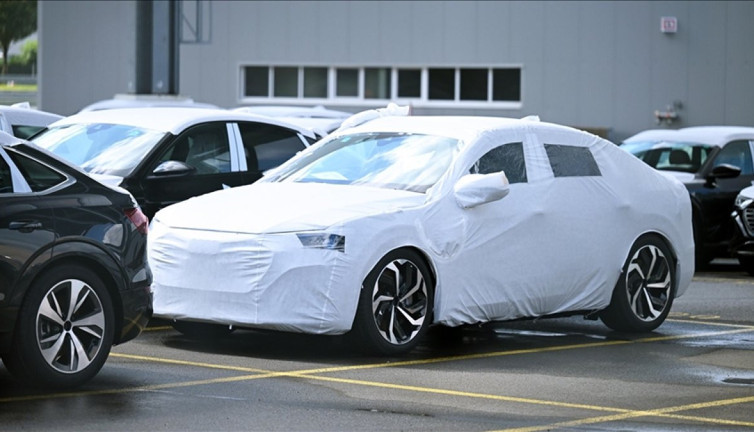 Otomobil ithalatında ek mali yükümlülük genişletildi