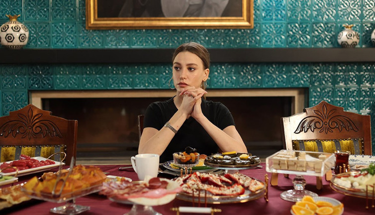 Serenay Sarıkaya Produ’dan ödül aldı