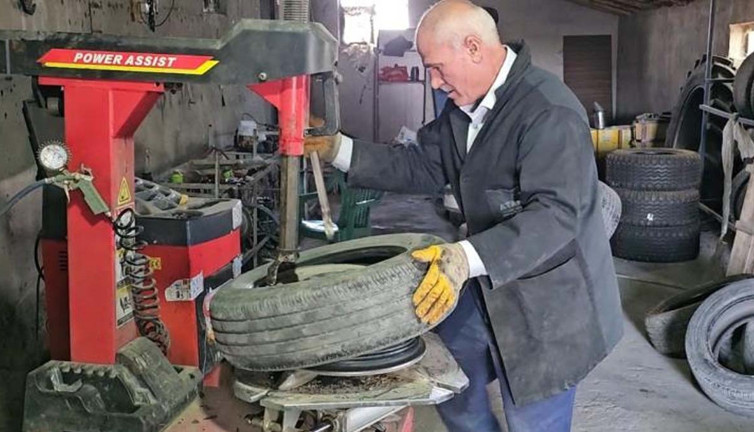 Araç sahipleri lastikçilere akın etti