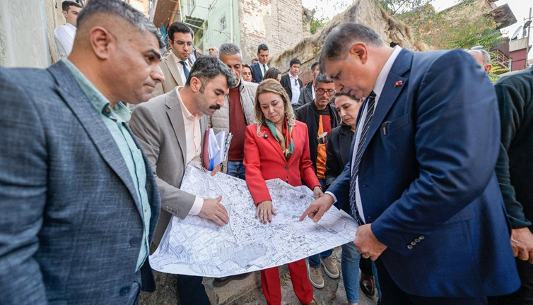 İzmir’de tarihi mahalleler mercek altında