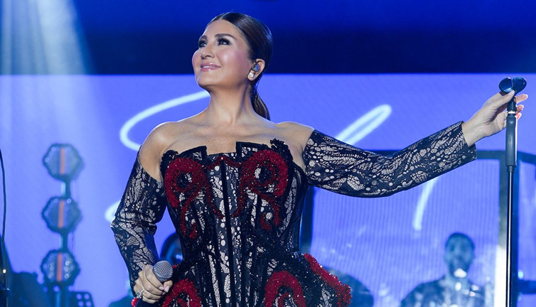 Sibel Can, sezonu açtı