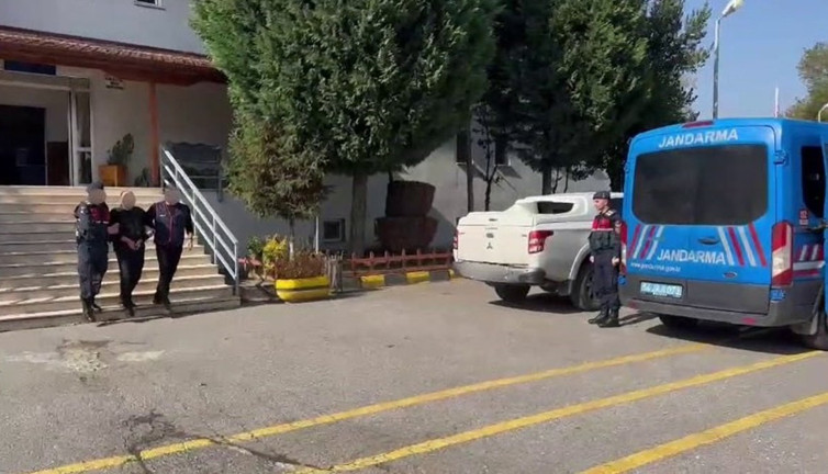 2 yıl perukla kaçan katil zanlısı yakalandı