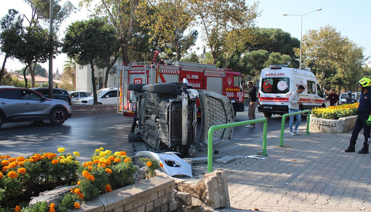 Kontrolden çıkan otomobil yan yatti