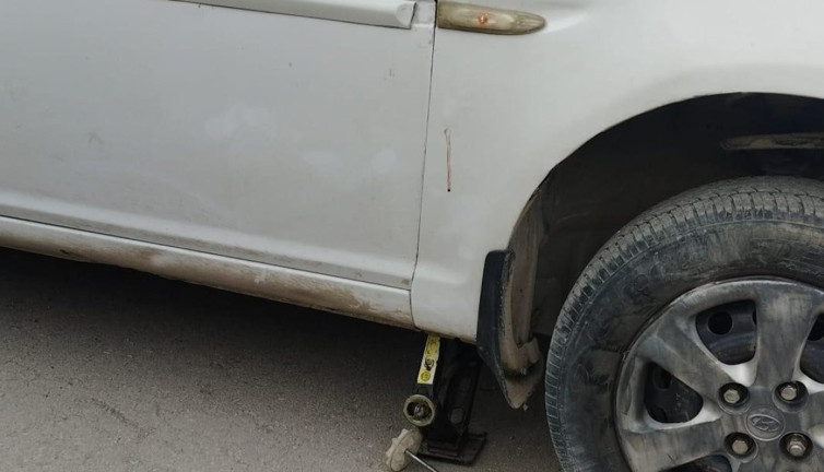 Lastik değiştirirken başına bijon anahtarı isabet eden kişi hayatını kaybetti