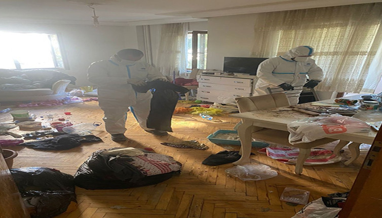 "Çöp ev" şikayetler üzerine temizlendi