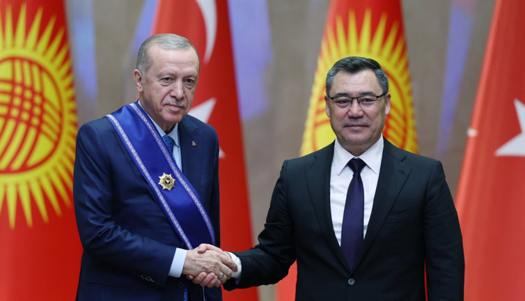 Erdoğan'a Manas Nişanı takdim edildi