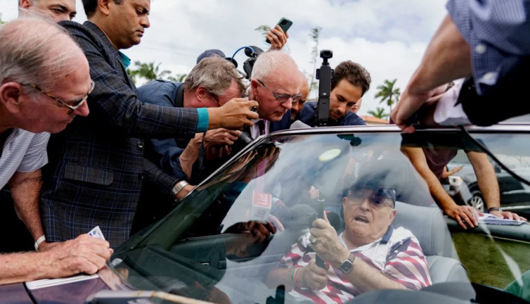 Rudy Giuliani ayak diremeye devam ediyor