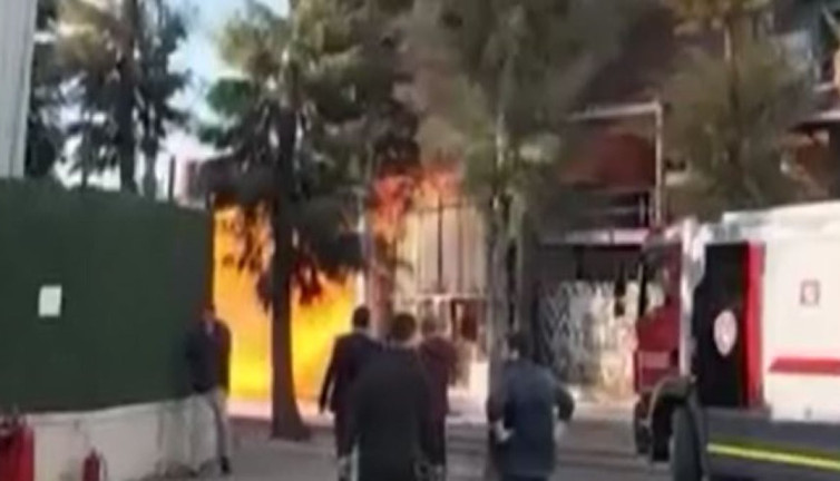 Kimya fabrikası alev alev yandı