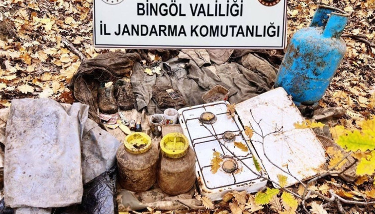 Teröristlerin inlerine girdiler! Sığınak ve yaşam malzemesi ele geçirdiler