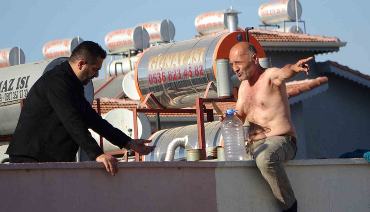 Benzin bidonu ile çıktı: İş ve kalacak yer sözüyle ikna oldu