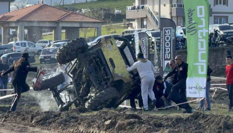 Off-Road yarışında heyecanlandıran kaza