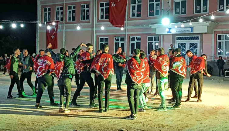 Afyonkarahisar’da kınalı kuzular gönüllerince eğlendi