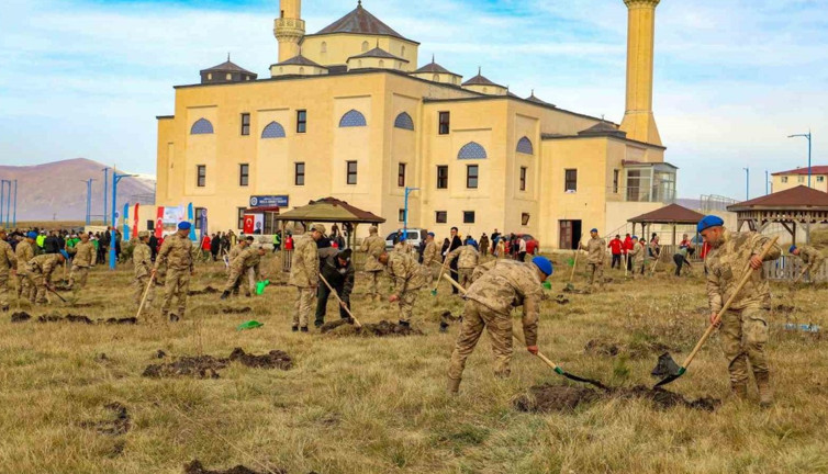 Ardahan’da 500 fidan toprakla buluştu