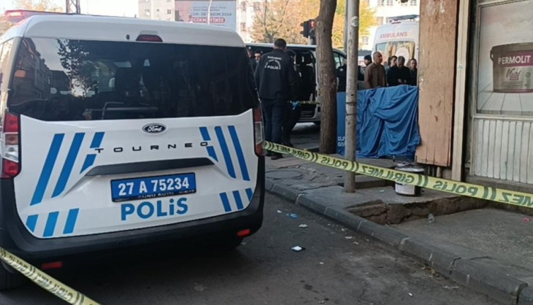 Gaziantep'de dehşet. Eşini sokak ortasında öldürüp, intihar etti