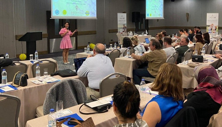 Doktor ve eczacılar propolis için bir araya geldi