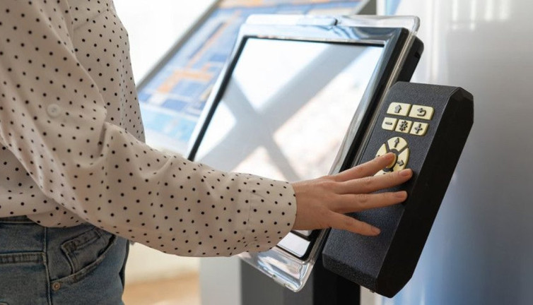 Eski İçişleri Bakanı’ndan elektronik seçim çalışmalarına tepki