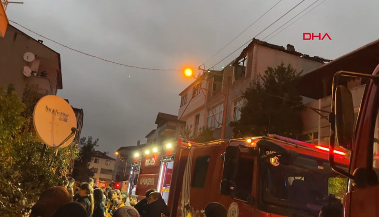 Kocaeli'de çatı katında çıkan yangında mahsur kalan kişi öldü