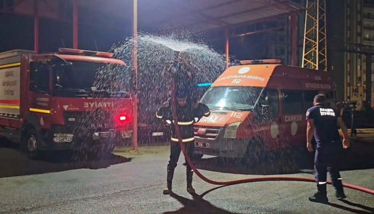 Emekli olan itfaiye erine sulu veda