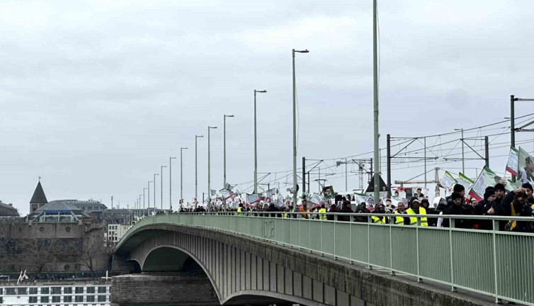 Almanya’da terör örgütü PKK yandaşları yürüyüş gerçekleştirdi