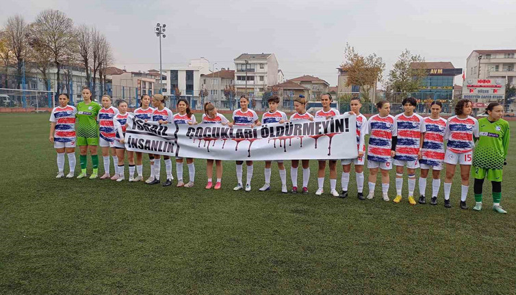 Kadın futbolcular İsrail ve insanlığa çağrı yaptılar