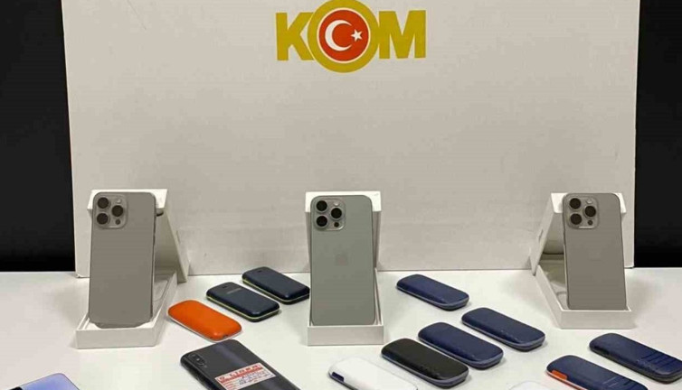 Samsun'da kaçak cep telefonları ele geçirildi!