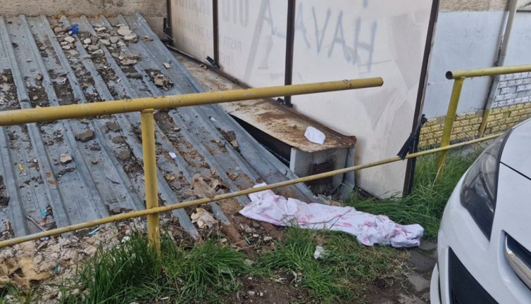 Hava almak için açtığı pencereden düştü