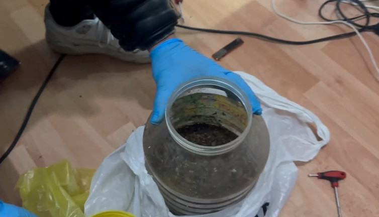 Kayseri'de turşu bidonundan uyuşturucu çıktı