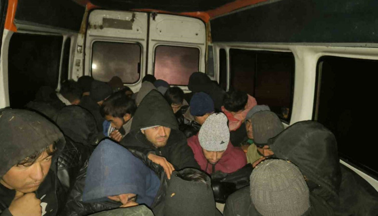 Ağrı’da 30 kaçak göçmen yakalandı