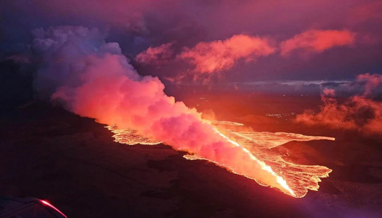 İzlanda'daki yanardağ bir yılda yedinci kez patladı