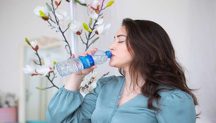 Aç karnına su içmek faydalı mı zararlı mı? Uzmanların konuya bakışı nedir? Bilimsel araştırmalar ne diyor!