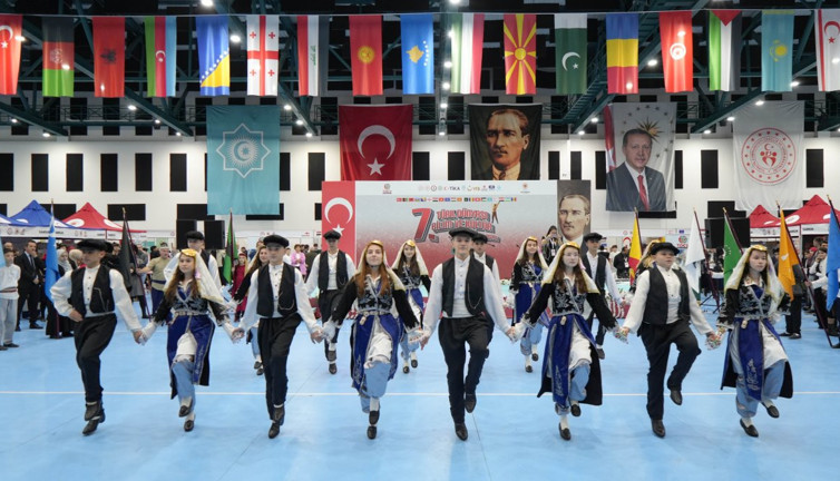 Samsun'da 7. Uluslararası Türk Dünyası Bilim ve Kültür Şenliği başladı