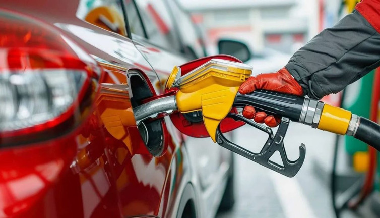 Akaryakıt alımlarında yeni dönem başlıyor. KDV hariç 1810 TL'ye satılacak