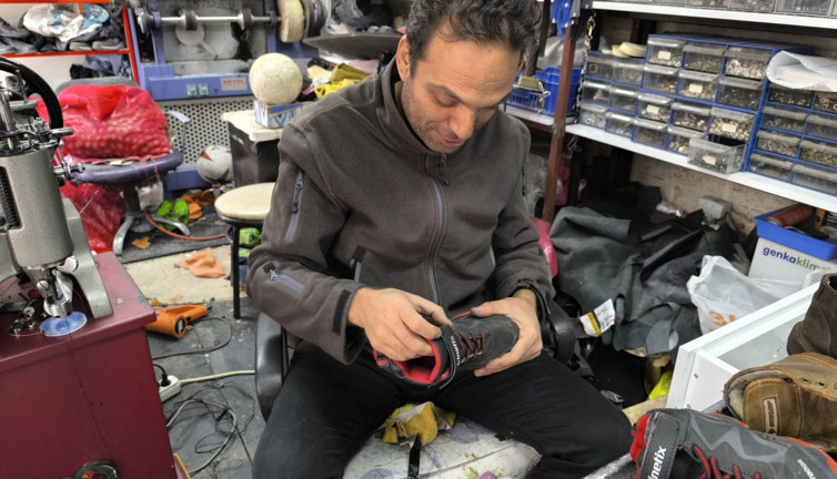 Kırşehir'de 22 yıllık mühendis baba mesleği ayakkabı tamirciliğine döndü!