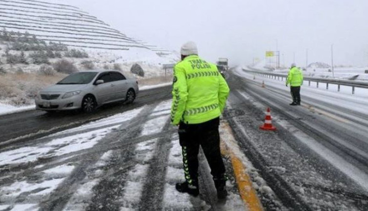 Kahramanmaraş-Göksun yolu kar nedeniyle kapandı