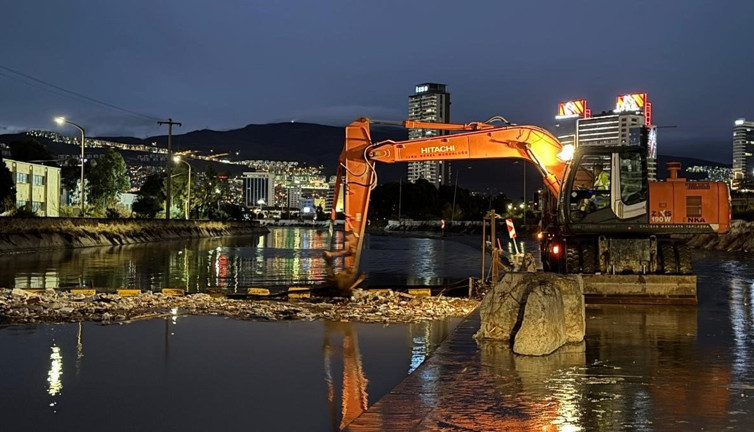 İzmir körfezinde yoğun çalışma başladı