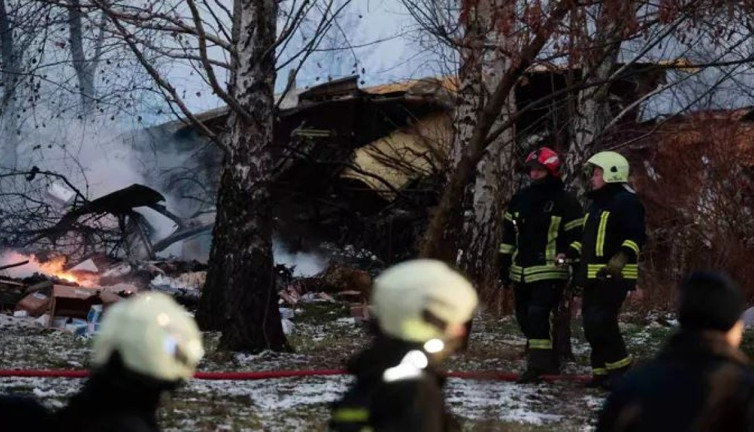 Litvanya'da kargo uçağı binanın üzerine çakıldı: Ölü ve yaralılar var