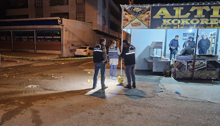 Kokoreççinin önünde başından silahla vuruldu. 'Ölürsem bunu paylaşın' diyerek video çekmişti...