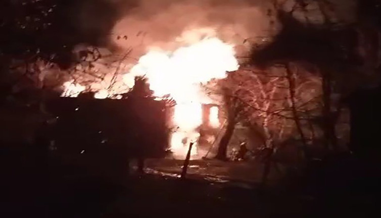 Ordu’da ev cayır cayır yandı: Anne ve oğul canını son anda kurtardı