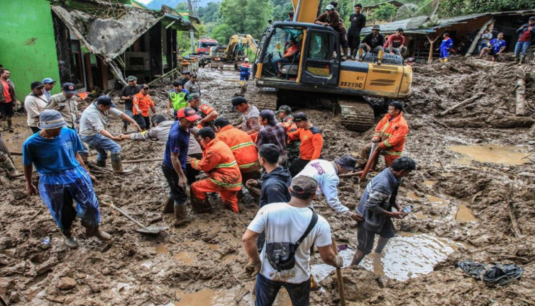 Endonezya'da sel felaketi: 20 ölü