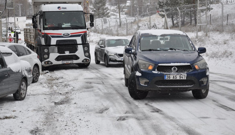 Yollar buz pistine döndü