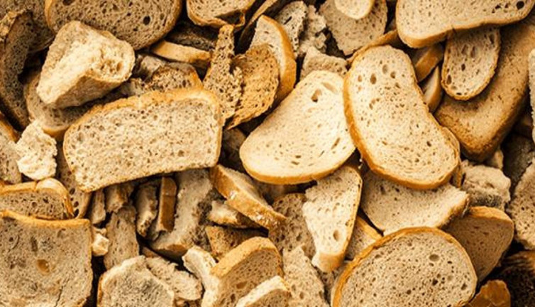 Bayatlamış ekmekleri değerlendirme yöntemleri... İşin uzmanlatı açıklıyor...