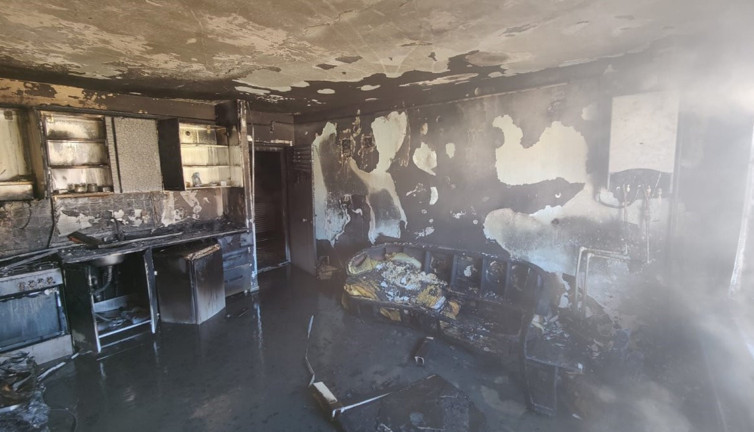 İtfaiye 2 kişiyi yanmaktan kurtardı