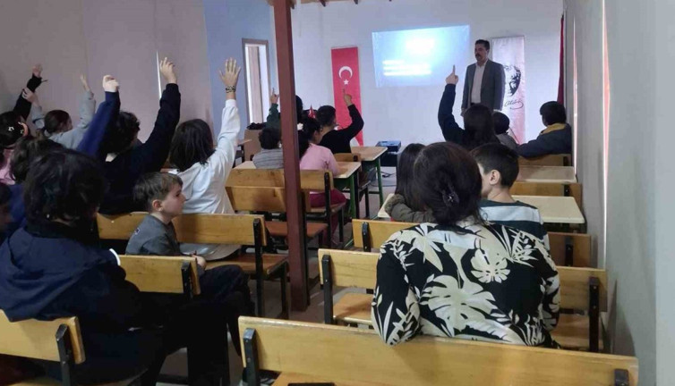 Köyceğiz’de teknoloji bağımlılığı, akran zorbalığı ve sosyal medya için önemli seminer