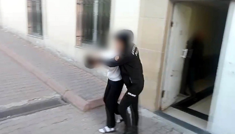 Firari patroniçe yakalandı