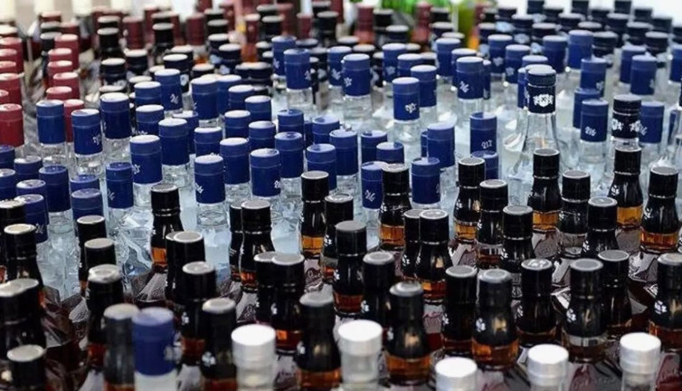 Vatandaşı önce zam sonra kaçak içki zehirledi. İstanbul'da ölü sayısı 17 oldu