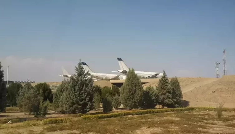 İran'da eğitim uçağı düştü: Ölüler var