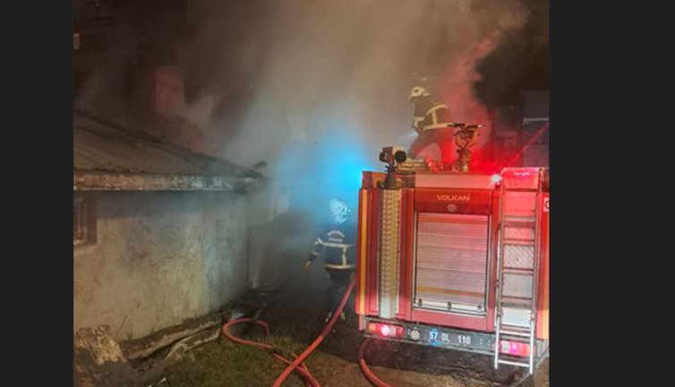 Sinop’ta bir evde yangın: 5 büyükbaş hayvan telef oldu
