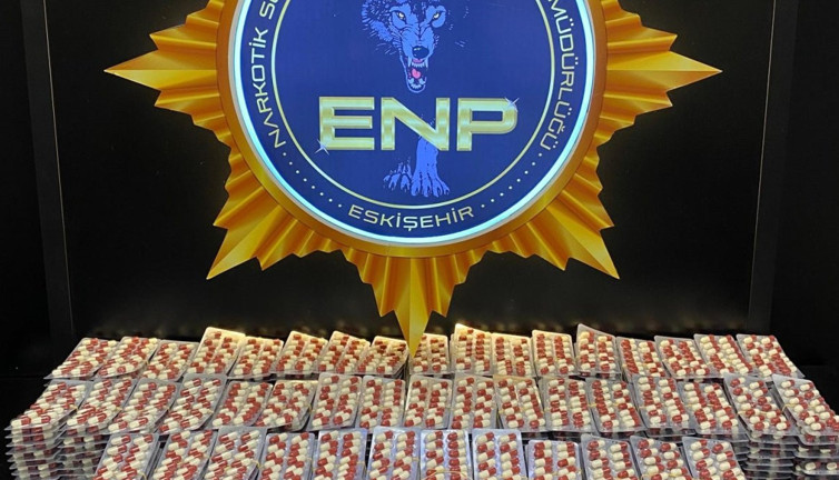 Polis ekipleri uyuşturucu tacirlerine geçit vermiyor