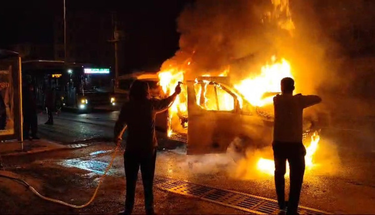 Balıklar arabanın içinde pişti