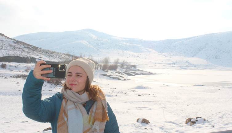 Yıldız Göleti buz tuttu